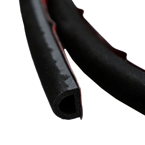 Dichtleiste 240 T�r vorn oben 86- in der Gruppe Volvo / 240/260 / Karosserie / T�rkomponenten / T�rleisten 244/245/264/265 bei VP Autoparts AB (9131795)