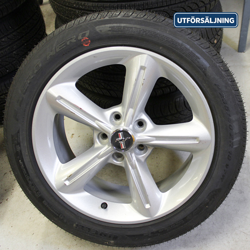 F�lg med d�ck Mustang 18x8,5 05-14 in der Gruppe Ausverkauf / Ausverkauf -USA car parts bei VP Autoparts AB (999128)