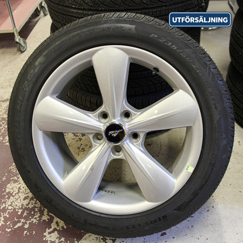 F�lg med d�ck Mustang 2013-14 18xJx44 in der Gruppe Ausverkauf / Ausverkauf -USA car parts bei VP Autoparts AB (999129)
