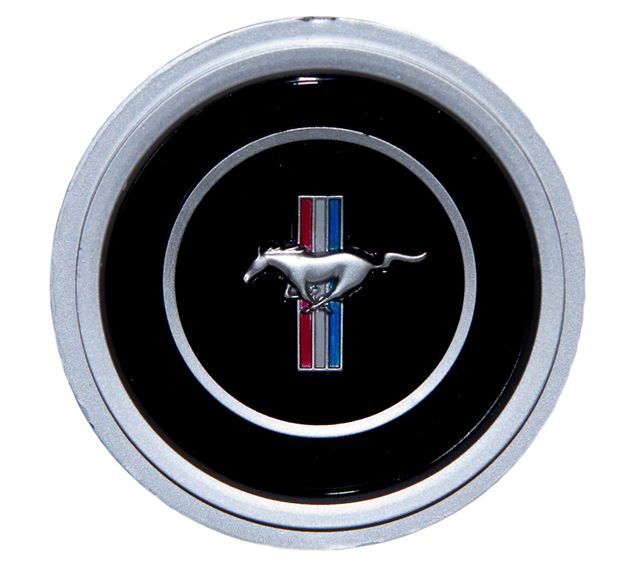 Emblem Lenkradmitte 70 in der Gruppe Ford/Mercury / Ford Mustang 65-73 / Lenkung/Federung / Lenksule/Lenkrad / Lenkradzubehr 65-73 bei VP Autoparts AB (D0ZZ-3649)