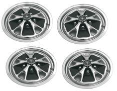 Styled steel plastic hub cap set