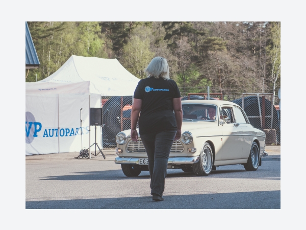 Mitarbeiter von VP Autoparts bei einer Oldtimer-Veranstaltung von Volvo in Fristad.