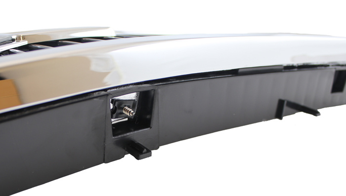 Grill 240 86- Chrom/schwarz mit emblem