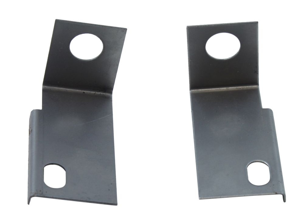 Verstrebung Spritzchutzblech hi re 67-68